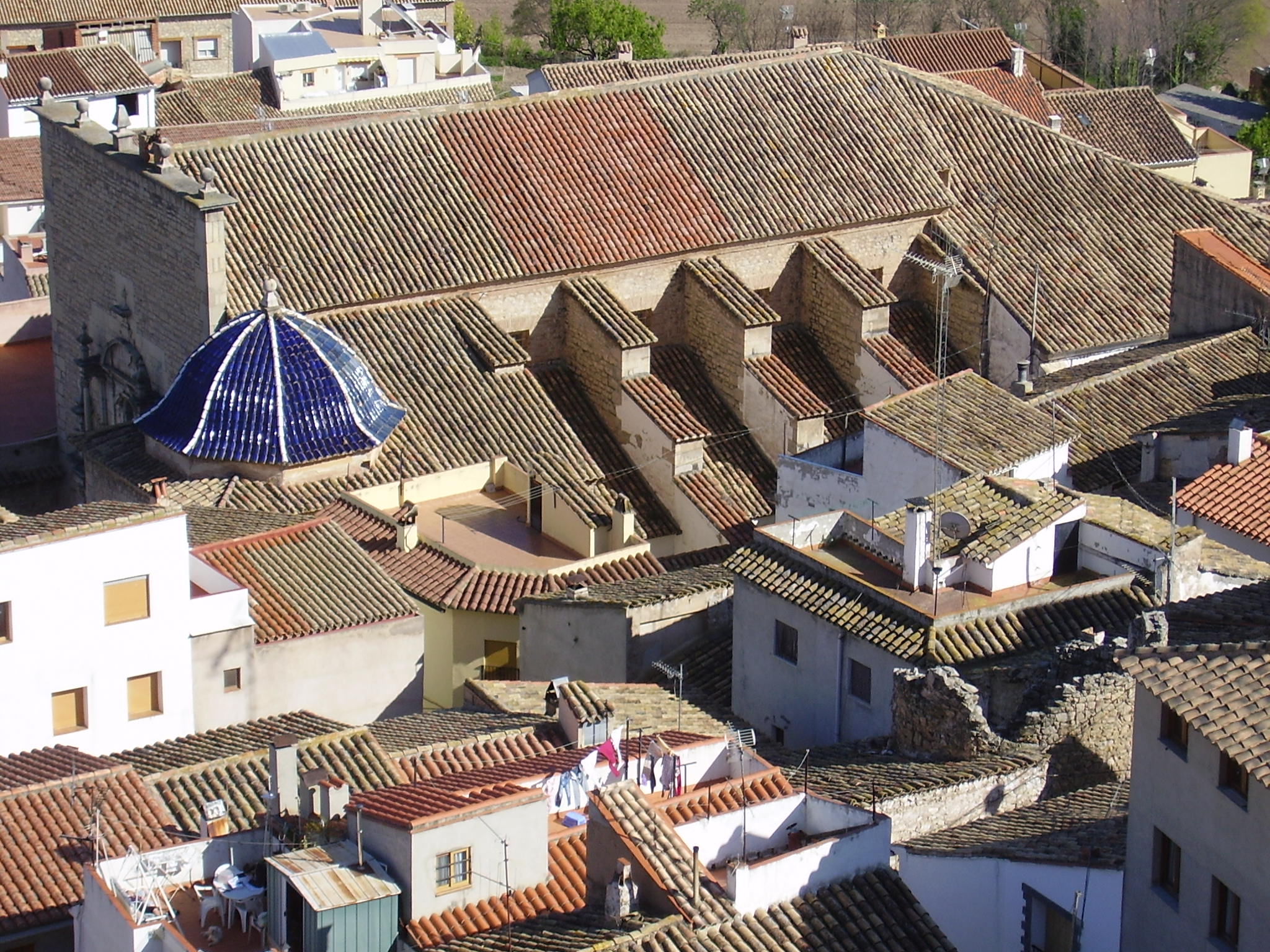 La iglesia parroquial -sin campanas- visto desde la Torre de la Alcudia